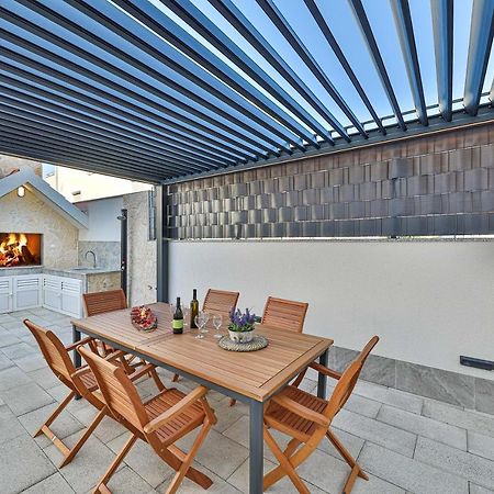 Luxury Apartment Pia With Swimming Pool And Grill 特罗吉尔 外观 照片