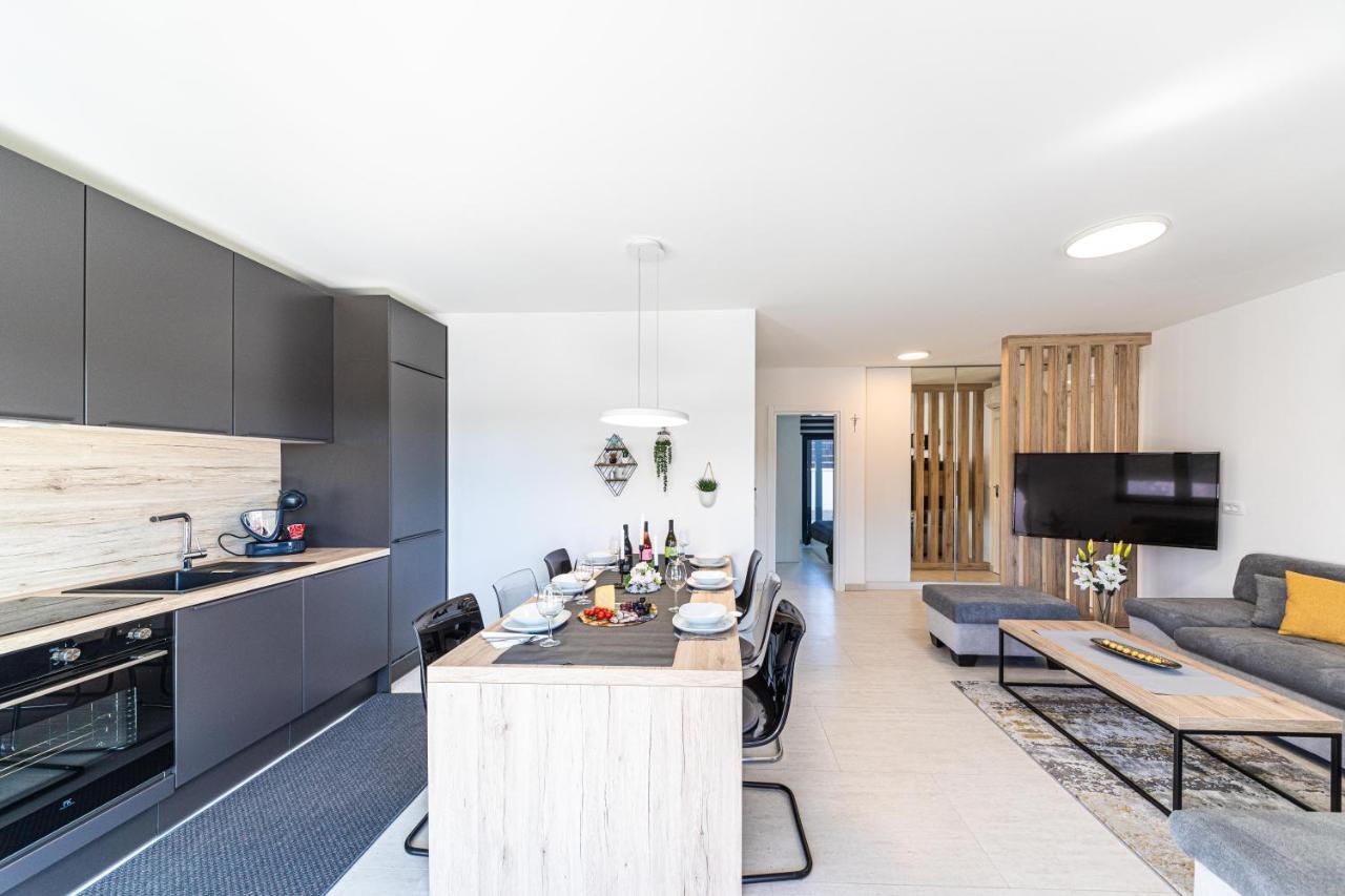 Luxury Apartment Pia With Swimming Pool And Grill 特罗吉尔 外观 照片
